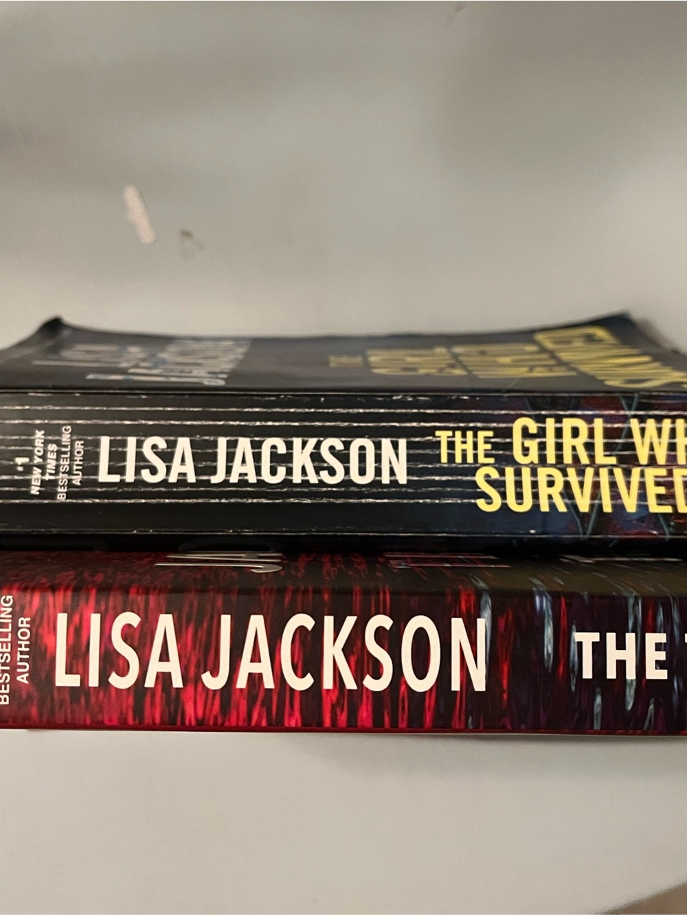 Lisa Jackson Paperback Book Bundle — The Third Grave & The Girl Who Survived - Picture 4 of 4